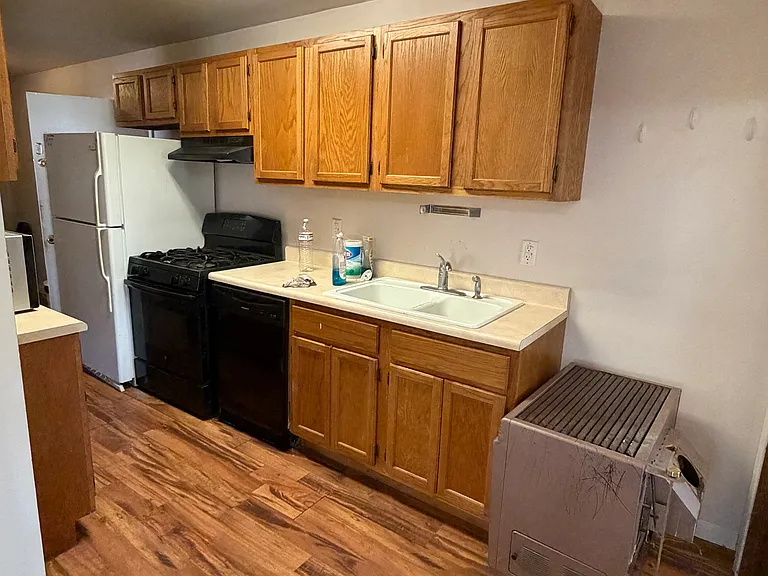 311 E Erie St #2 — Photo 9