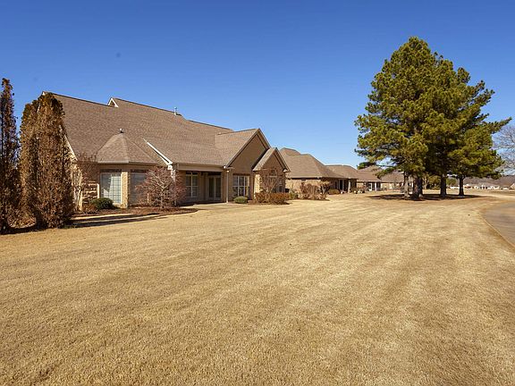 5th image of 258 Plantation Springs Dr