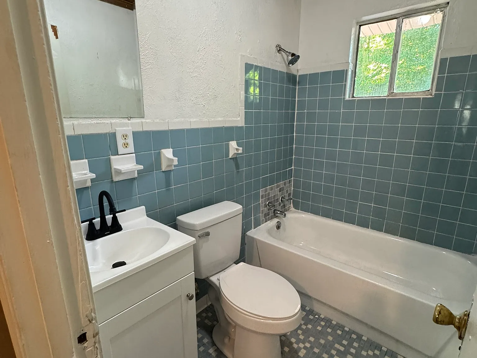 2 bed, 700 sqft, $700 — Photo 4