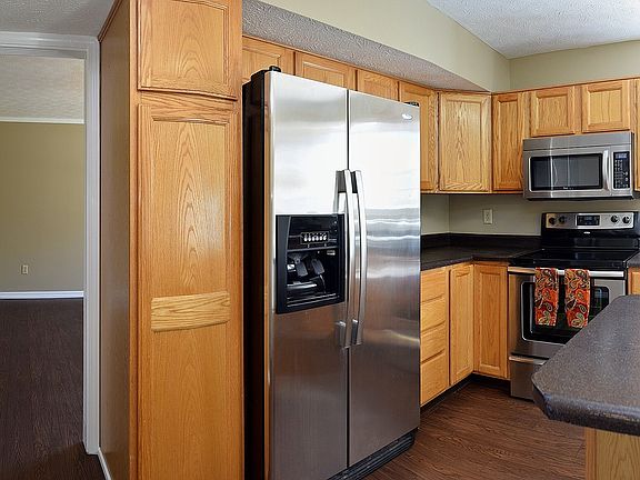 3rd image of 352 Garden Grace Dr