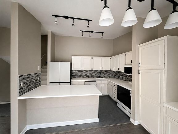 4th image of 9712 Cimarron Cir