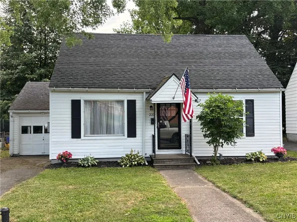 222 Darlington Rd, Syracuse, NY 13208