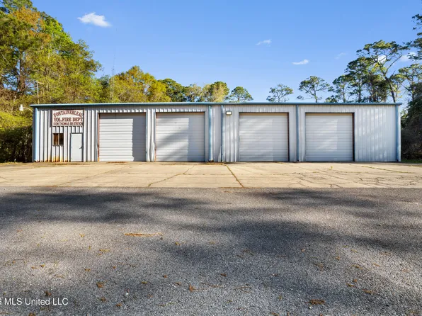 4920 Beach St, Ocean Springs, MS 39564