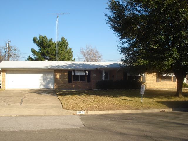 1st image of 225 Cranbrook Dr