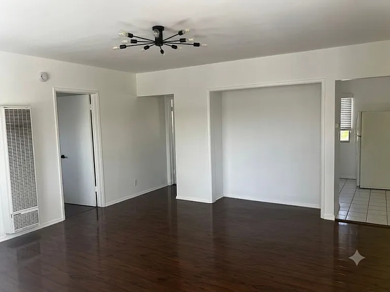 10926 Hortense St — Photo 5