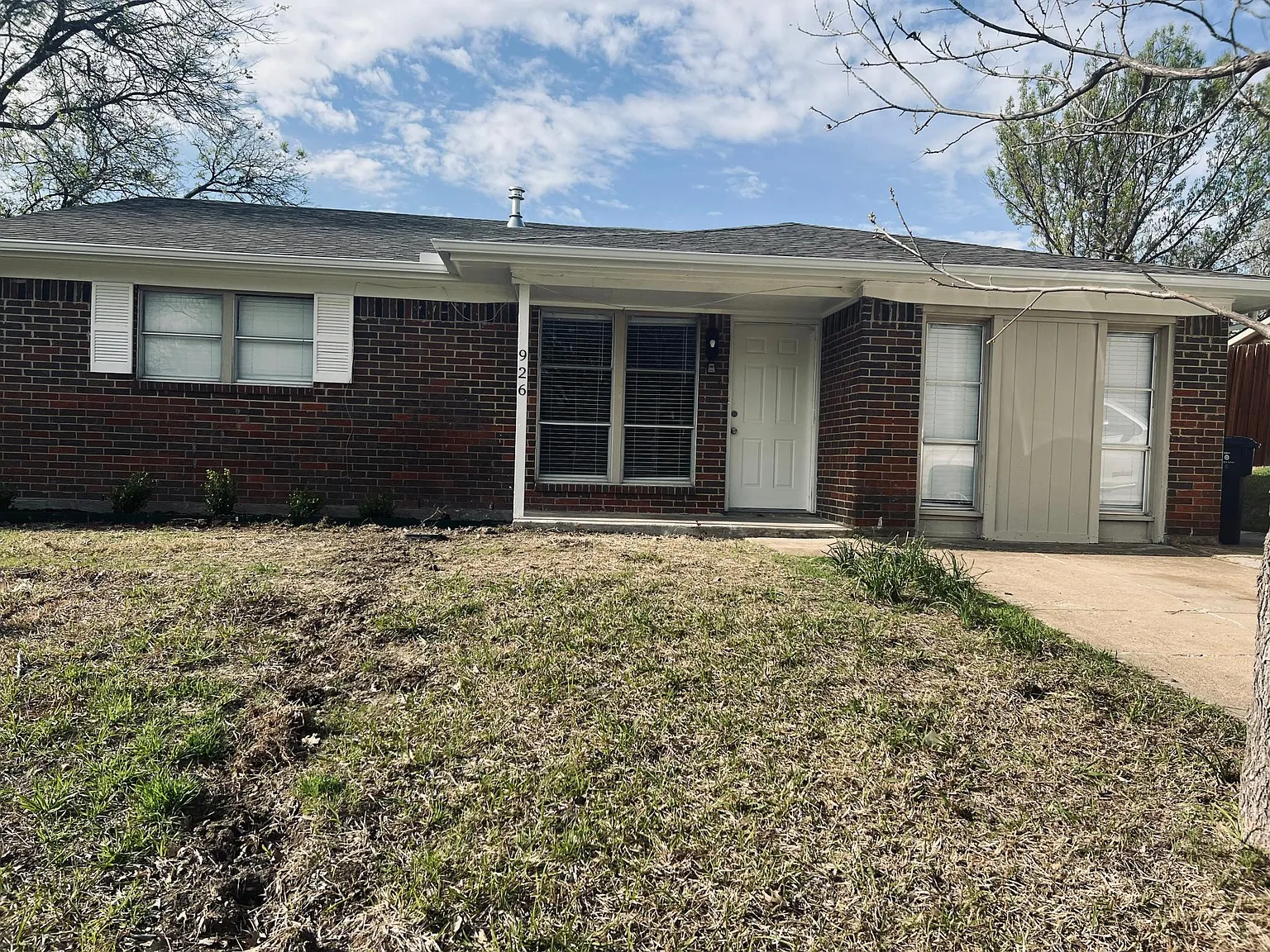 926 Piedmont Dr — Photo 2