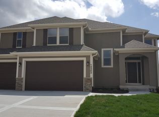 12203 White Oak St, Peculiar, MO 64078