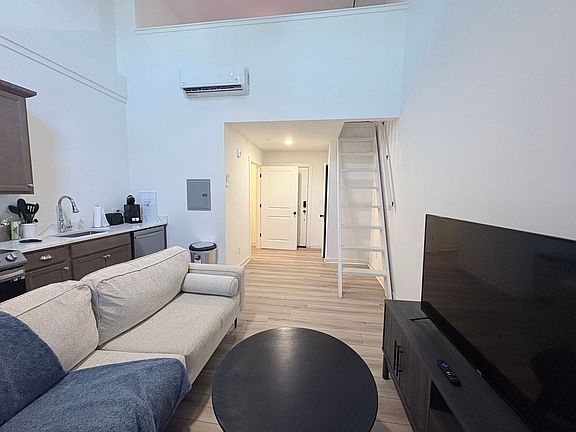 5th image of 745 E Main St #111
