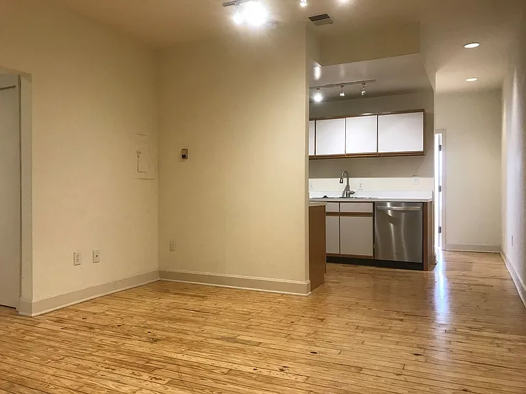 692 N High St — Photo 5