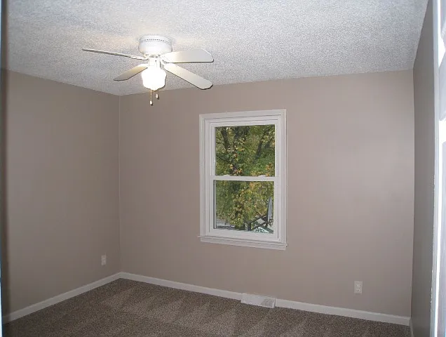 9609 N Charlotte St — Photo 13