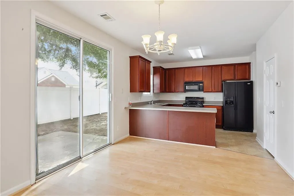 3 bed, 2.5 bath, 1606 sqft, $2,450 — Photo 3