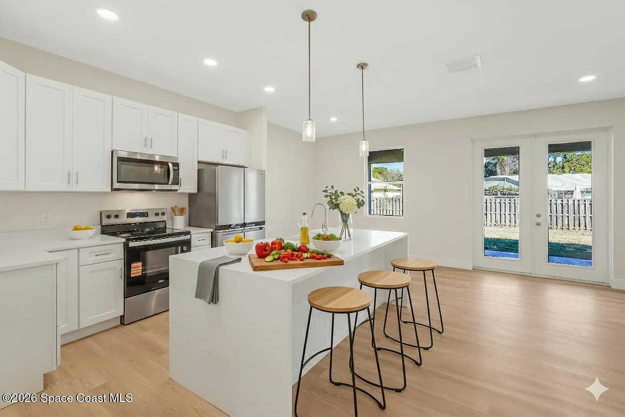 4 bed, 2.5 bath, 2171 sqft, $2,600 — Photo 4