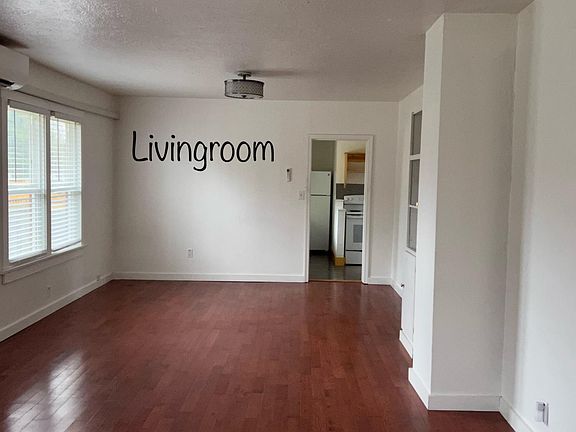 4th image of 302A Van Trump Ave NE