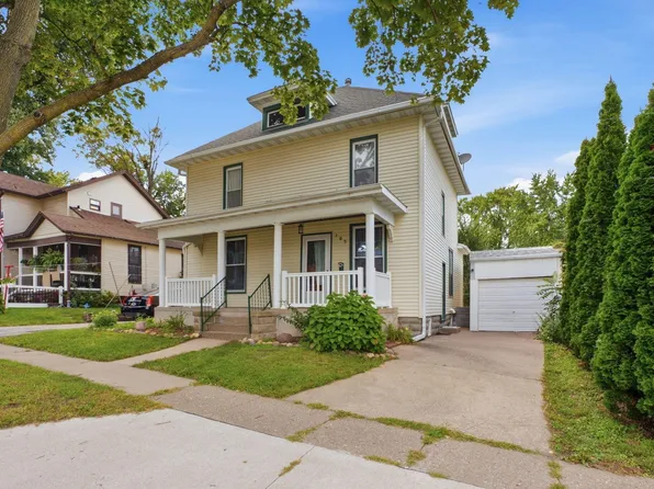 105 E 10th St, Muscatine, IA 52761