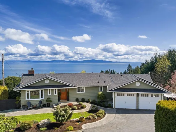 5011 Hilarie Pl, Saanich, BC V8Y 2A4