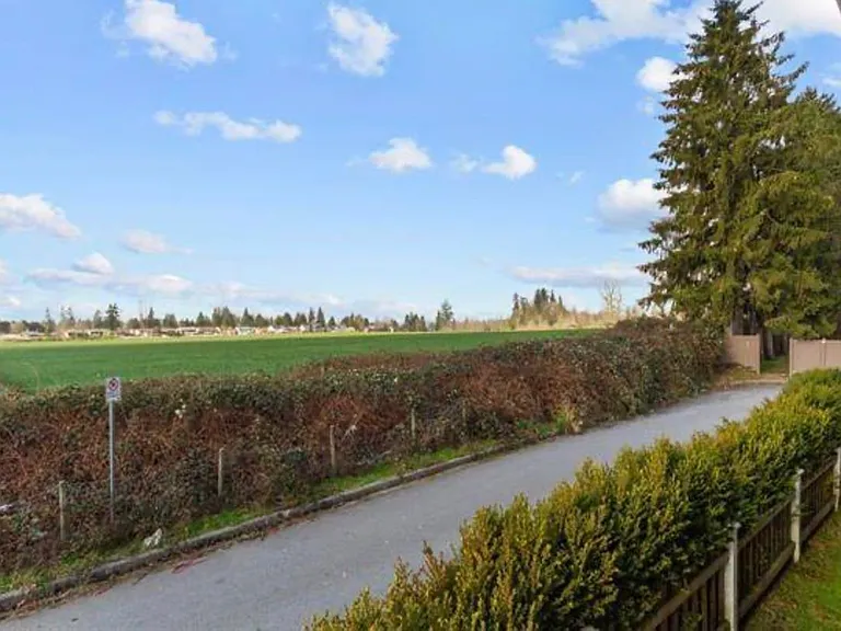 23605 Dewdney Trunk Rd — Photo 22