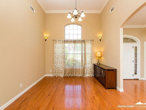 4th image of 717 W Foothills Dr