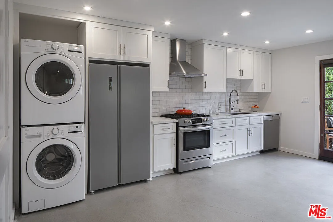 1 bed, 600 sqft, $2,400 — Photo 2