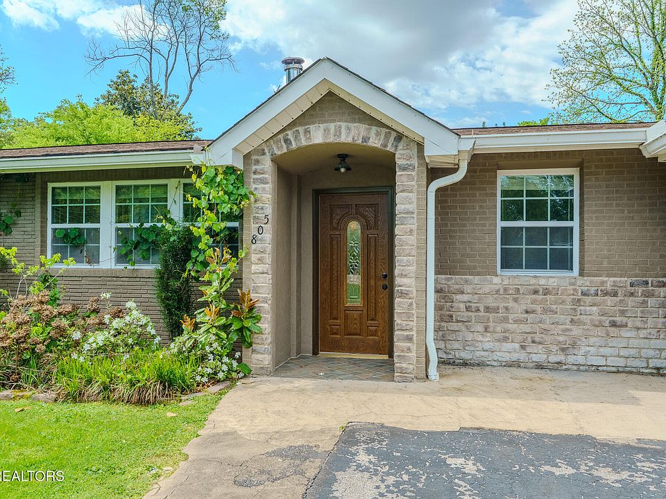 1st image of 805 Wesley Rd