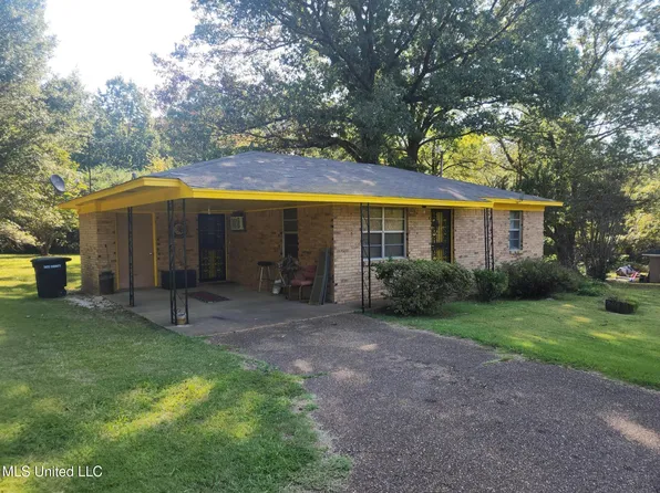 1933 Hammond Hill Rd, Senatobia, MS 38668