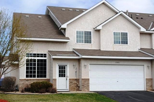 Welcome to this beautiful 3 bedroom end unit town home in Deerfield! Home close to parks and walking trails.
