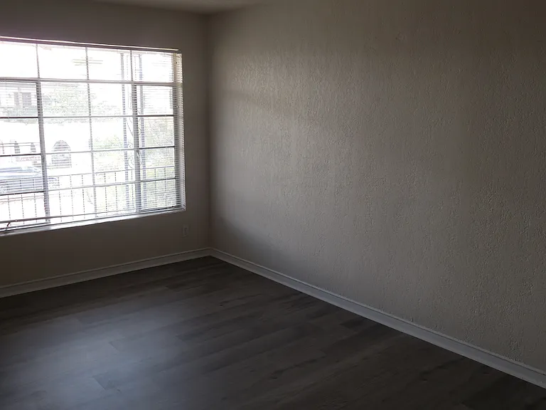 701 W Yandell Dr #8 — Photo 5