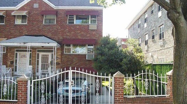1st image of 3207 Hering Ave