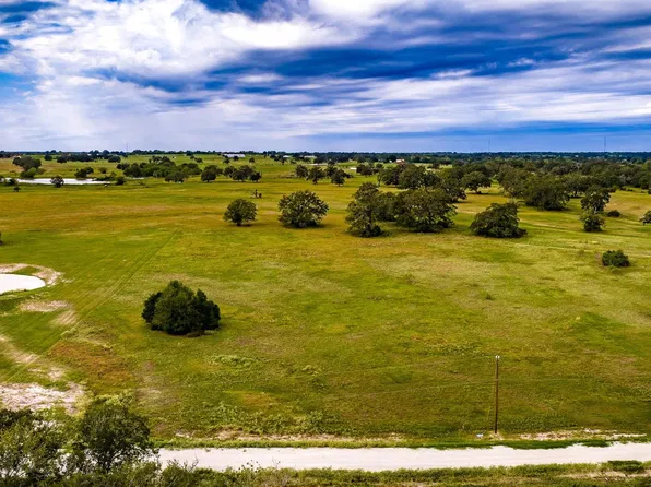 1390 S Connor Landing St, Madisonville, TX 77864