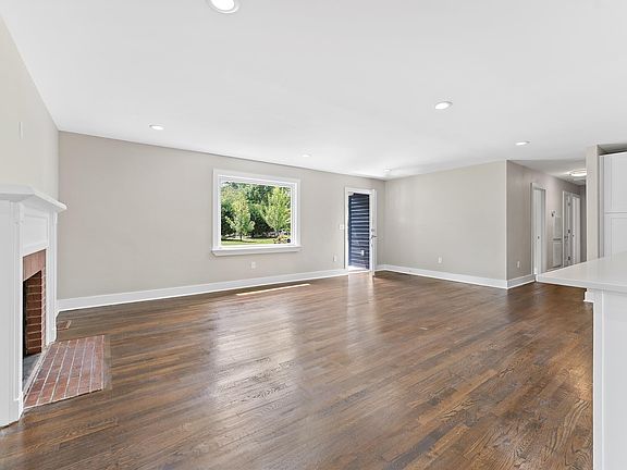 5th image of 893 W O'Ezell Blvd