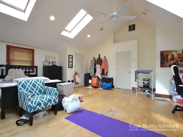 5 Mapleton St #2, Boston, MA 02135