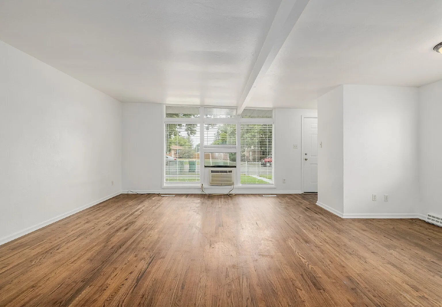 2 bed, 1.0 bath, 882 sqft, $1,575 — Photo 3