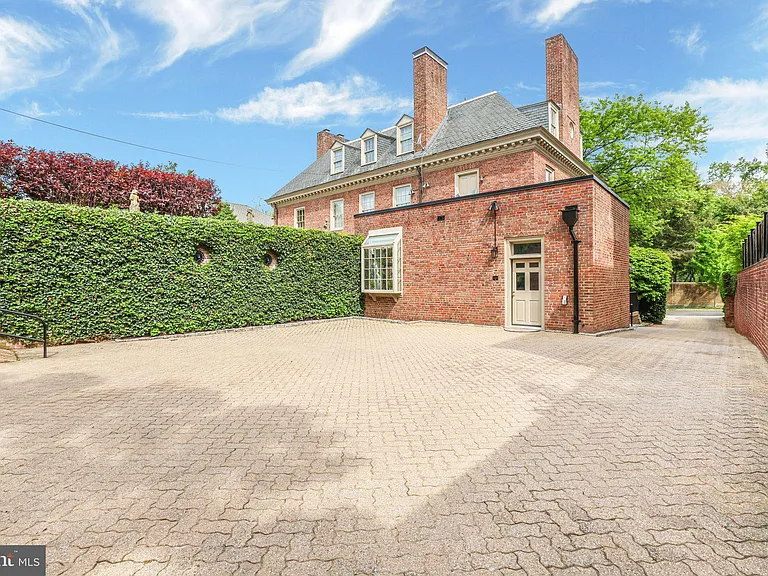 2310 Kalorama Rd NW — Photo 45