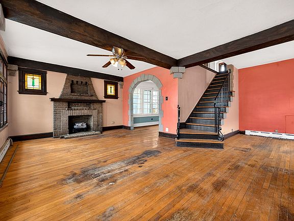 4th image of 5832 N Sacramento Ave