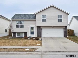 13009 Vernon Ave, Omaha, NE 68164