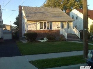 25747 148th Dr, Rosedale, NY 11422