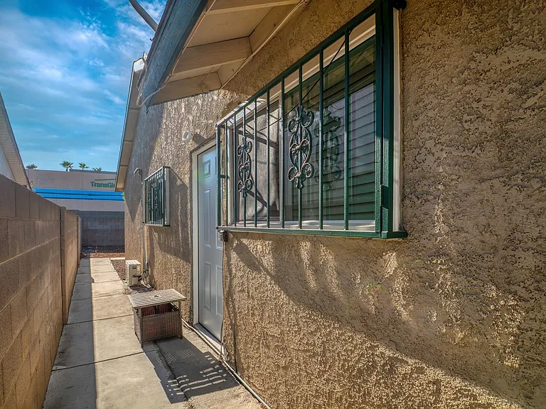 3730 Greenwood Dr — Photo 26