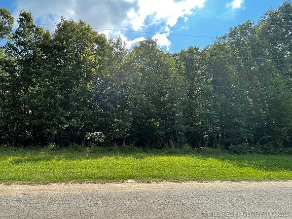 3rd image of 2832 Indian Springs Dr