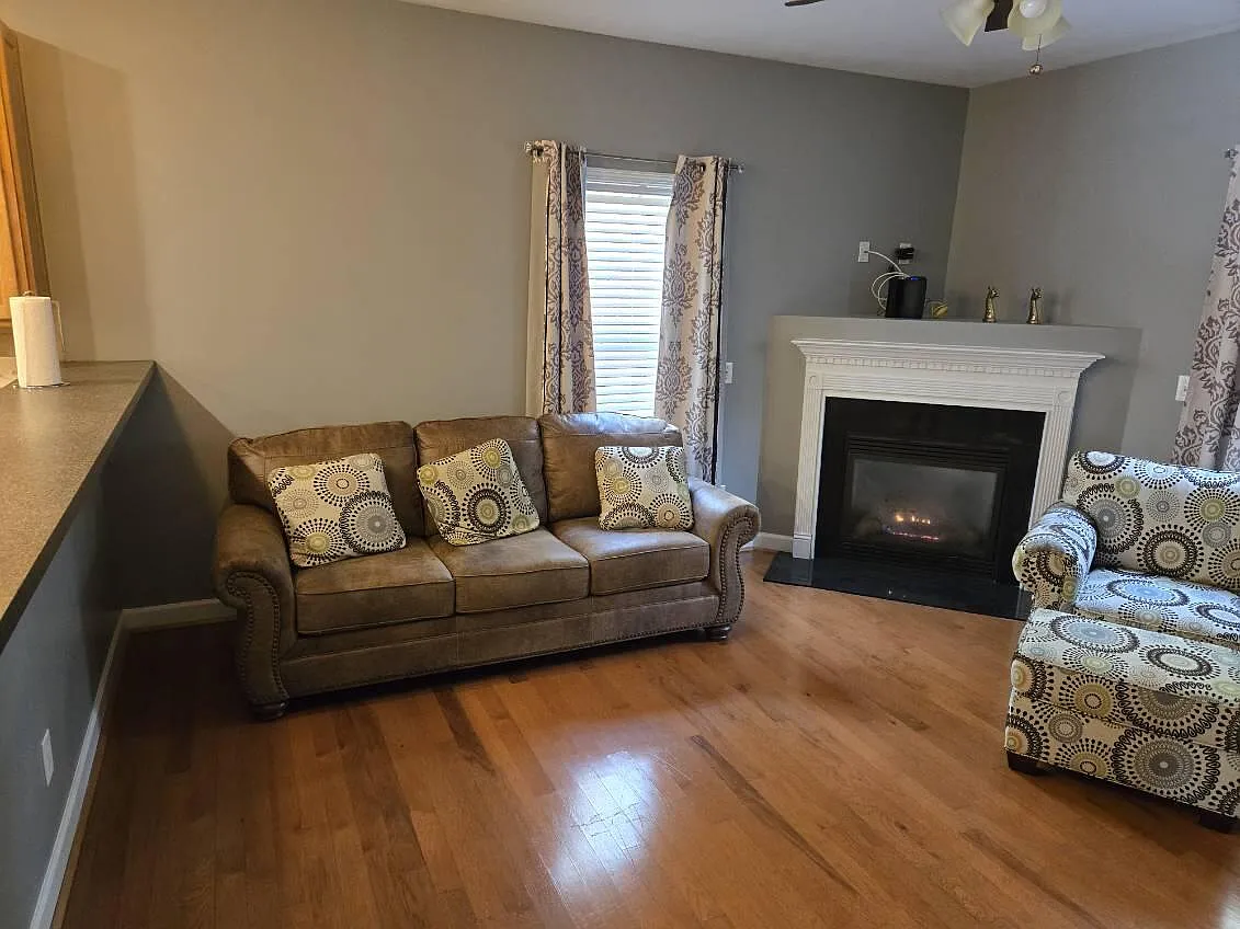 5 bed, 3.5 bath, 3000 sqft, $3,550 — Photo 2