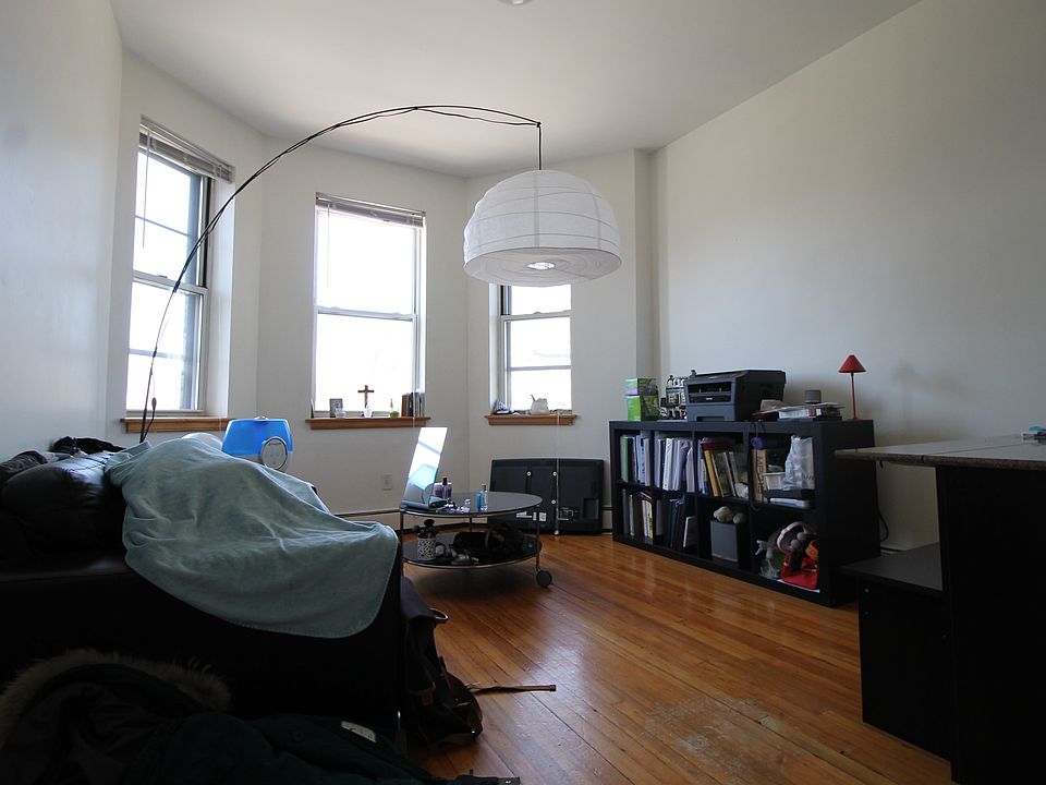 2nd image of 206 Chestnut Hill Ave #Ngc5s