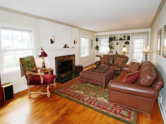 Formal Living Room w/fireplace