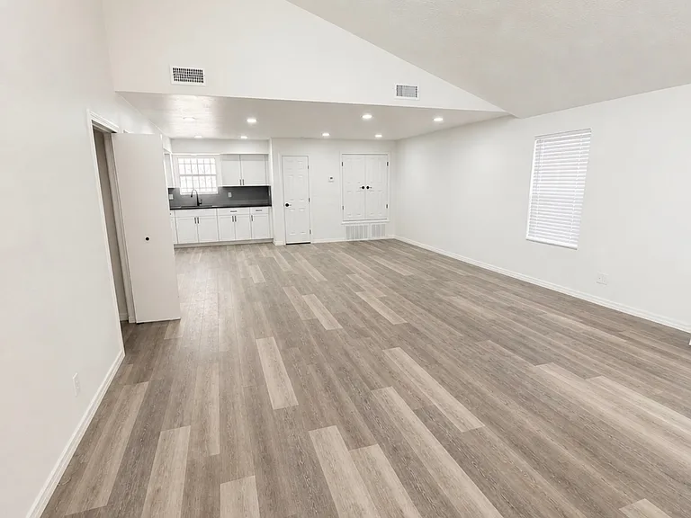 631 Western Hills Dr SE #MH — Photo 2