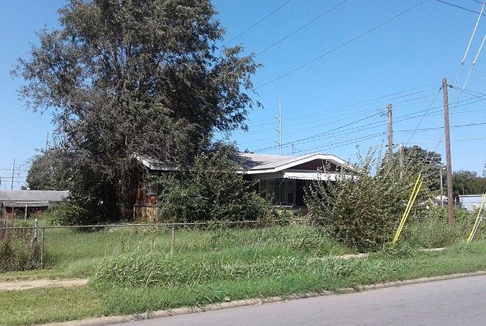 2nd image of 927 N West Ave