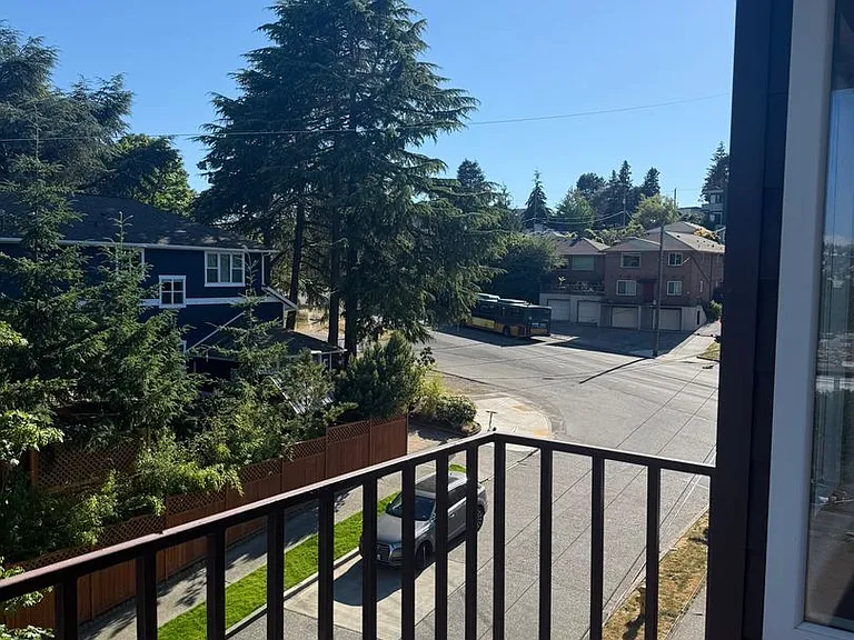 1952 Thorndyke Ave W — Photo 19
