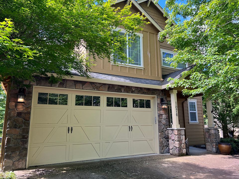 1st image of 1076 W Alder St