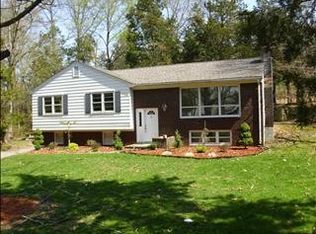 23 Scenic Hills Dr, Poughkeepsie, NY 12603