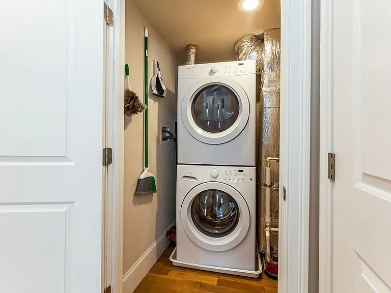 360 W 2nd St #1 — Photo 9