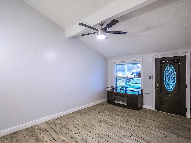 8307 Regina Pl — Photo 6