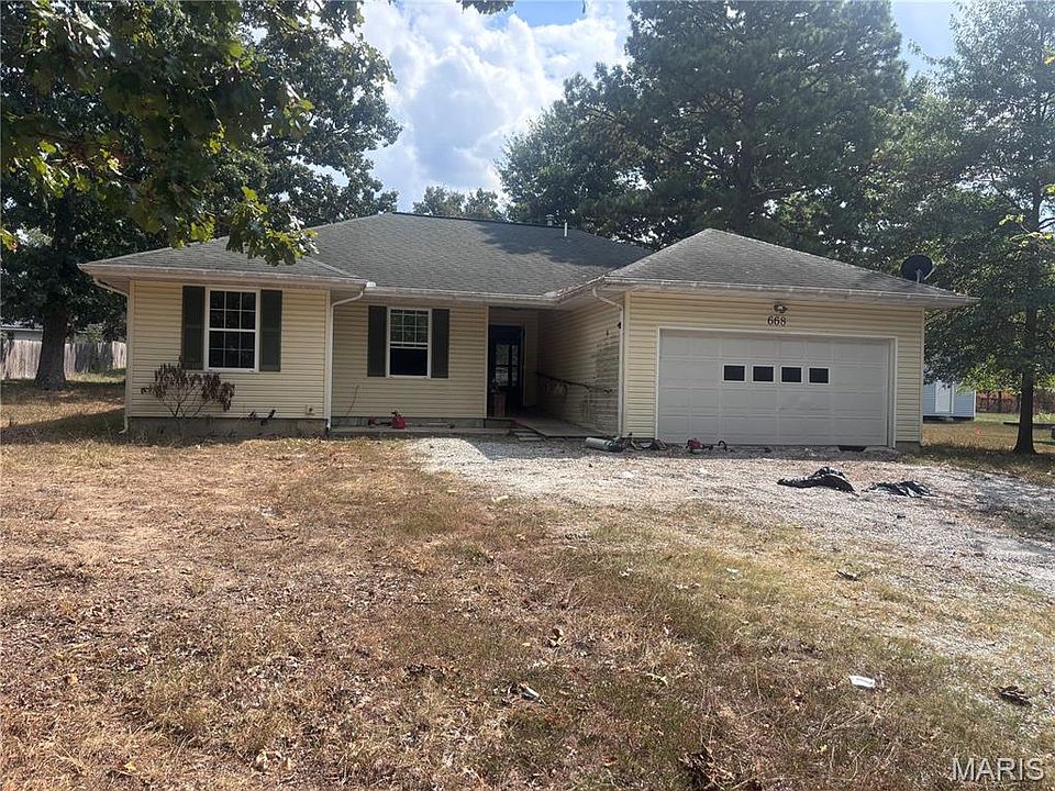 1st image of 668 Lone Pine Rd