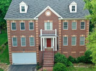 5310 Danas Crossing Dr, Fairfax, VA 22032