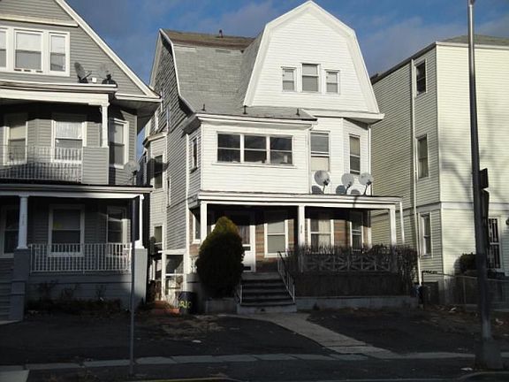 3rd image of 210 Park Ave